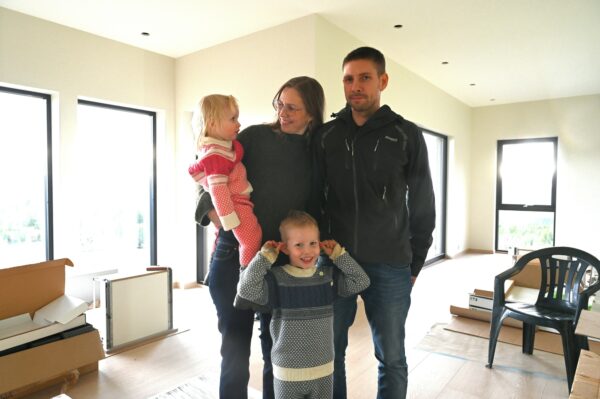 Hele familien inne